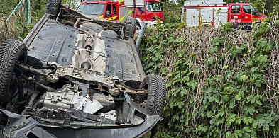 Kujawsko-pomorskie: Dachowanie osobowego Volkswagena. 22-letni kierowca miał 2,4 p-27754