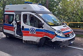 DK22: Kolizja karetki z samochodem osobowym-27922