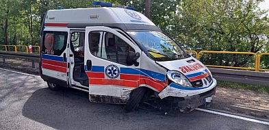 DK22: Kolizja karetki z samochodem osobowym-27922