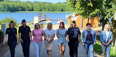 Policjantki i pracownicy z sępoleńskiej komendy włączyl-28276