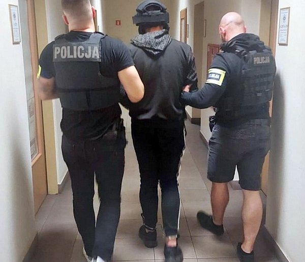 Bydgoscy policjanci zatrzymali 25-latka mającego związek z zabójstwem-28494