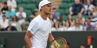 Majchrzak przegrał z Chaczanowem w 1/8 finału Wimbledonu-28576