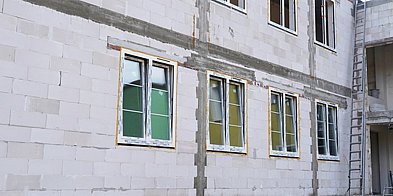 Postęp prac przy rozbudowie szkoły w Wiśniewie-28598
