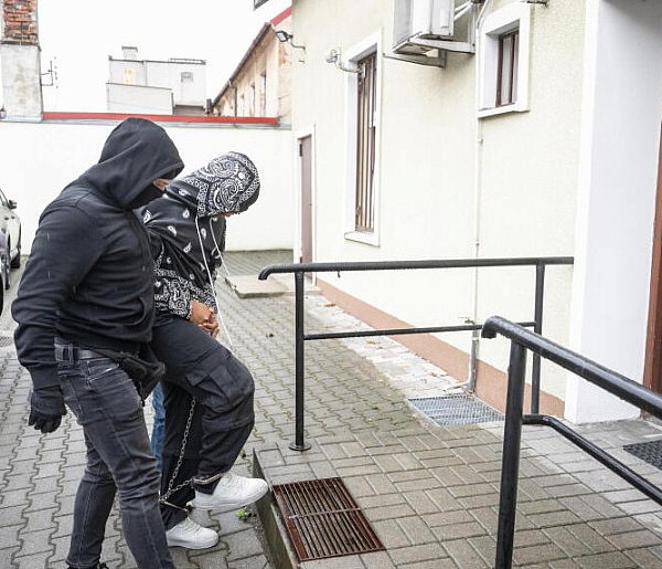 Świecie: 29-letni obcokrajowiec z zarzutem zabójstwa 41-latka; 12 innych osób z za-28604