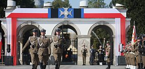 Uroczysta odprawa wart przed Grobem Nieznanego Żołnierz