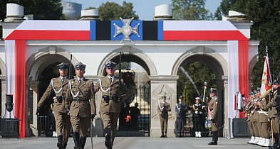 Uroczysta odprawa wart przed Grobem Nieznanego Żołnierza-29356