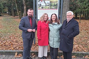 Krajenka: Uroczyste odsłonięcie tablicy upamiętniającej Jana Bielę-4043