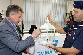 Betlejemskie Światło Pokoju w Urzędzie Miasta i Gminy w Mroczy-4226