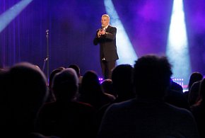Energia i wielkie emocje – koncert Jacka Stachursky’ego w CKiS w Sępólnie Krajeńsk-30552