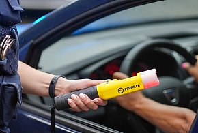 Policjant z KPP w Pile zatrzymał po służbie kierującego, który miał ponad 2,5 prom-31032