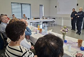 Policjanci z KPP w Sępólnie Krajeńskim spotkali się z seniorami, by porozmawiać o-31056