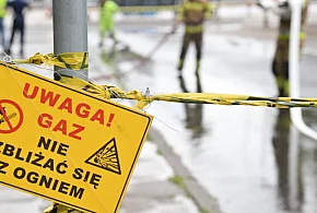 Wyciek gazu w Toruniu; konieczny wykop, żeby ustalić skalę awarii-31310