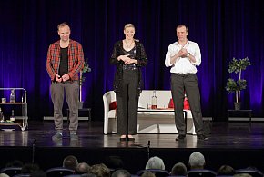 Za nami pełen śmiechu wieczór z komedią "Żona do adopcji"!-32121