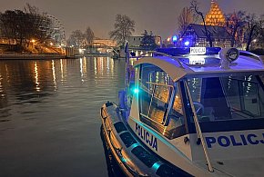 Bydgoszcz: Niefortunnie poślizgnął się na śniegu i wpadł do Brdy-32887