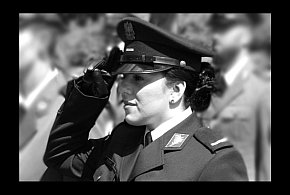 Jechała by pomagać i chronić. Zginęła w drodze na służbę-32941