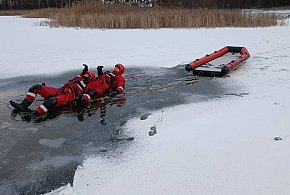 Złotów: Zamarznięte stawy, jeziora i rzeki zawsze są niebezpieczne-33040