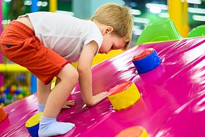 Zostawiasz dziecko w sali zabaw? Urząd wykrył poważne uchybienia-33297