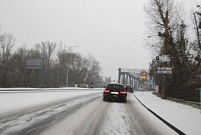 Poważne zagrożenie na drogach. Kierowcy często o tym zapominają-33326