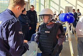 Policjanci na „Drzwiach otwartych” w sępoleńskim liceum