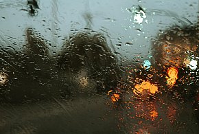 Możliwe intensywne opady deszczu na zachodzie Polski - jutro odprawa w RCB poświęc