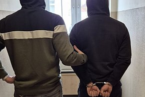 Nakło nad Notecią: 22-latek aresztowany. Miał ponad pół kilograma narkotyków i spr