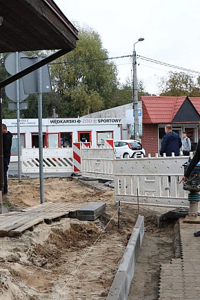Wyrzysk: Trwają prace remontowe chodnika na ul. Przy Stawie-4018