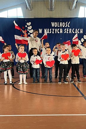 Gmina Okonek: Uroczysta akademia z okazji Narodowego Święta Niepodległości w Lotyniu-4084