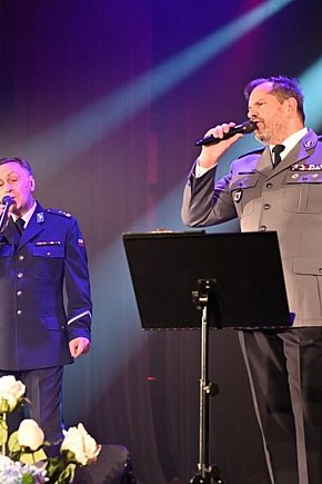 Policjanci uczcili 100-lecie Kobiet w Policji wyjątkowym koncertem w Sępólnie Krajeńskim-4078
