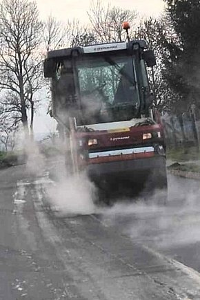 Trwa przebudowa odcinka drogi powiatowej w Młotkowie, w gminie Wysoka-4158