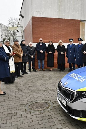 Sępólno Krajeńskie: Uroczyste przekazanie sępoleńskim policjantom nowoczesnego radiowozu-4229