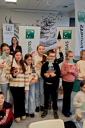 Nakło nad Notecią: Magia świąt w bibliotece - grudniowe warsztaty kreatywne-4238