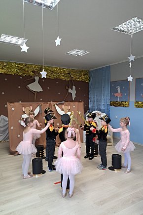 Okonek: Wyjątkowe jasełka pt. „Dziadek do Orzechów” w Jedyneczce-4240