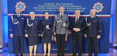 Sępoleńscy policjanci w gronie wyróżnionych „Kryształowym sercem”-32037