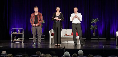 Za nami pełen śmiechu wieczór z komedią "Żona do adopcji"!-32121