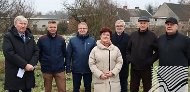 Powiat nakielski: Odbiór nowego chodnika w Trzeciewnicy, gmina Nakło nad Notecią-32220