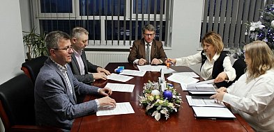 Podpisano nową umowę na odbiór i zagospodarowanie odpadów w Gminie Mrocza-32253