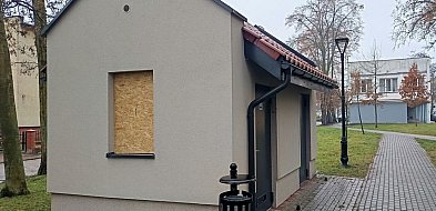 Złotów: Wybił szybę w miejskiej toalecie, teraz za to odpowie-32352