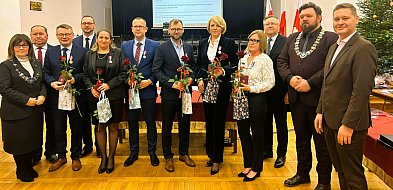 Odznaczenia dla pracowników Urzędu Miejskiego w Koronowie-32436