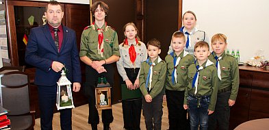 Betlejemskie Światło Pokoju w Urzędzie Miejskim w Wyrzysku-32481