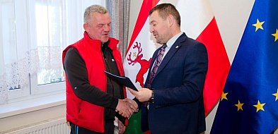 Podpisanie umowy na modernizację hali sportowej w Wyrzysku