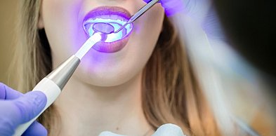 Biała dieta po wybielaniu zębów - co jeść, a czego unikać?