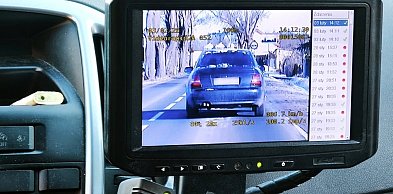 Wspólne działania policjantów z Sępólna Krajeńskiego i Tucholi. Nieoznakowany radi