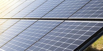 Sprawność paneli fotowoltaicznych - od czego zależy?