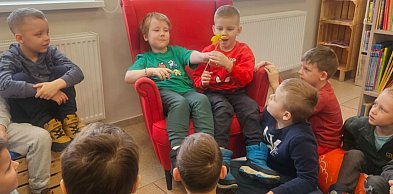 Gmina Nakło nad Notecią: Dzień Języka Ojczystego w Bibliotece w Ślesinie