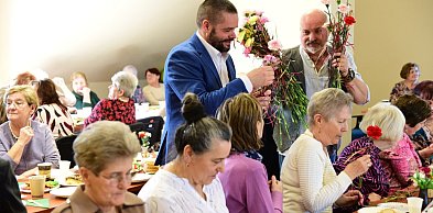 Dzień Kobiet w Jastrowiu: Uroczyste spotkanie dla seniorek