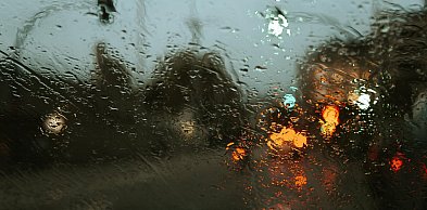 Możliwe intensywne opady deszczu na zachodzie Polski - jutro odprawa w RCB poświęc