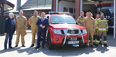 Nowy wóz strażacki w OSP Osiek nad Notecią. Flotę zasilił Nissan Navara