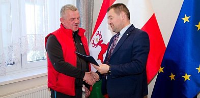 Podpisanie umowy na modernizację hali sportowej w Wyrzysku