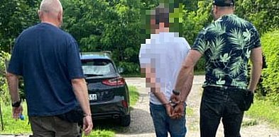 Wpadł z amfetaminą, gdy szukała go policja. Zaskakujący finał zatrzymania w gminie