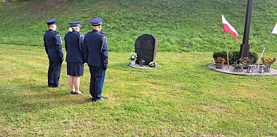 Sępólno: Oddali hołd pomordowanym polskim policjantom-29748